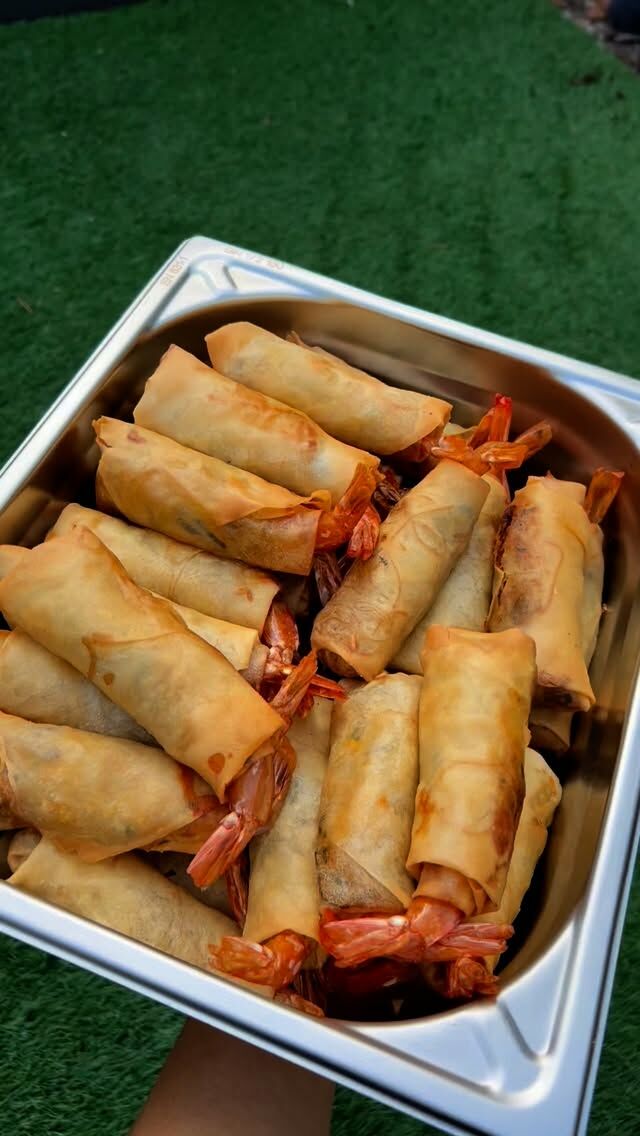Voici comment la cheffe fait les nems crevettes que vous pouvez retrouver jusqu’à demain chez Thaï Saphai.

À très vite 

#asianfood #vietfoodlovers #foodporn #faitmaison #thailandfood #takeaway